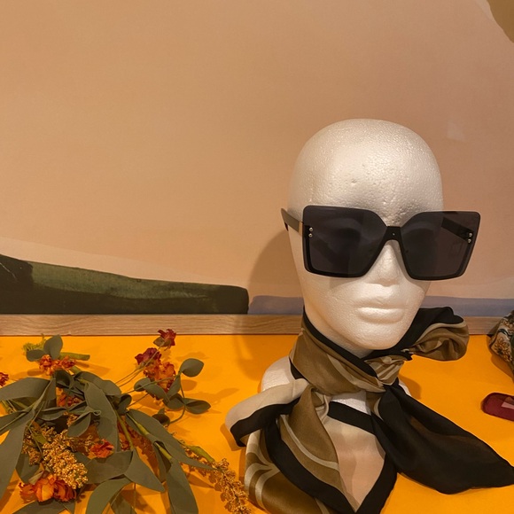 Accessories - Black Oversized Sunglasses
